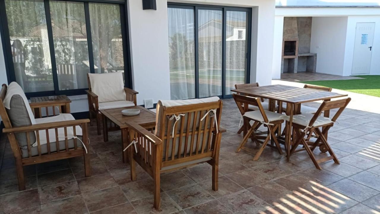 Falsa Pimienta - Solo Familias Y Parejas Conil De La Frontera Exterior photo